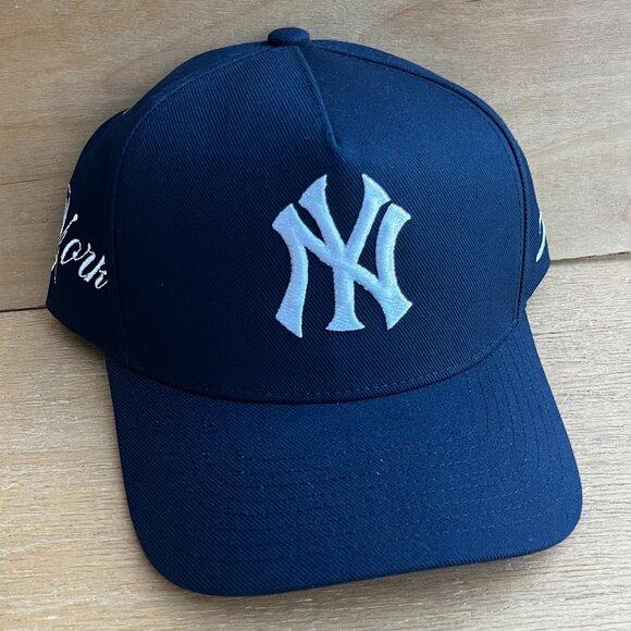 MITCHELL & NESS NEW YORK YANKEES SCRIPT LOGO PRO PINCH SNAPBACK HAT NEW - Picture 1 of 5